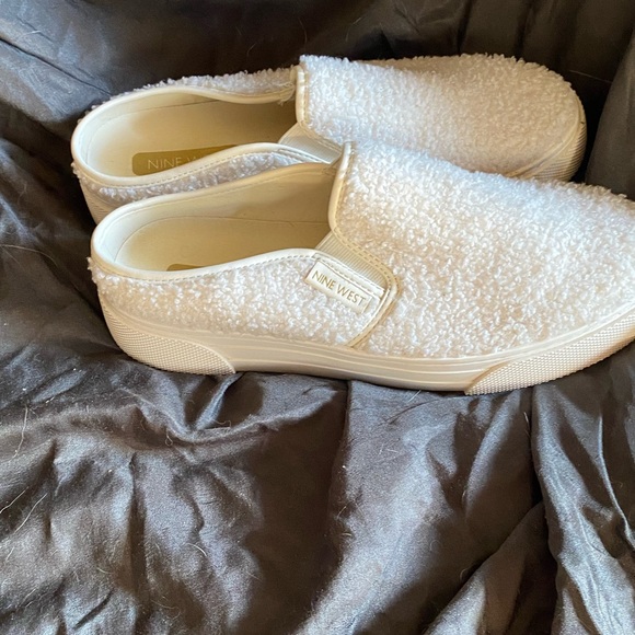 Nine West- EUC- size 9 mules/ clogs slip ons - Picture 14 of 14